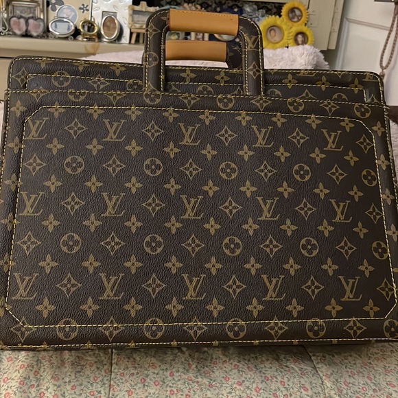 Louis Vuitton Briefcase (VINTAGE) and so Beautiful in almost perfect condition. - Picture 4 of 16